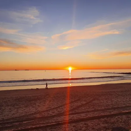 Estupendo Apartamento Cerca De La Playa Del Ancla Apartamento
